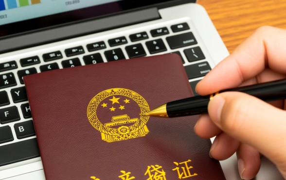 房产证上的名字必须是贷款人吗